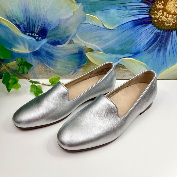 Vionic Women's Willa Slip-on Loafer in Silver Size 8.5 - Picture 5 of 12